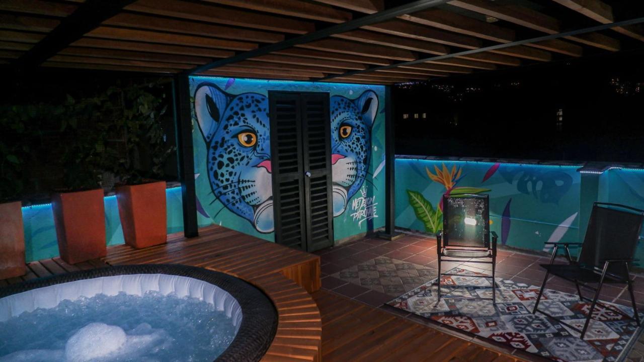 Local Gem Wtih Terrace, Near Provenza * Medellin