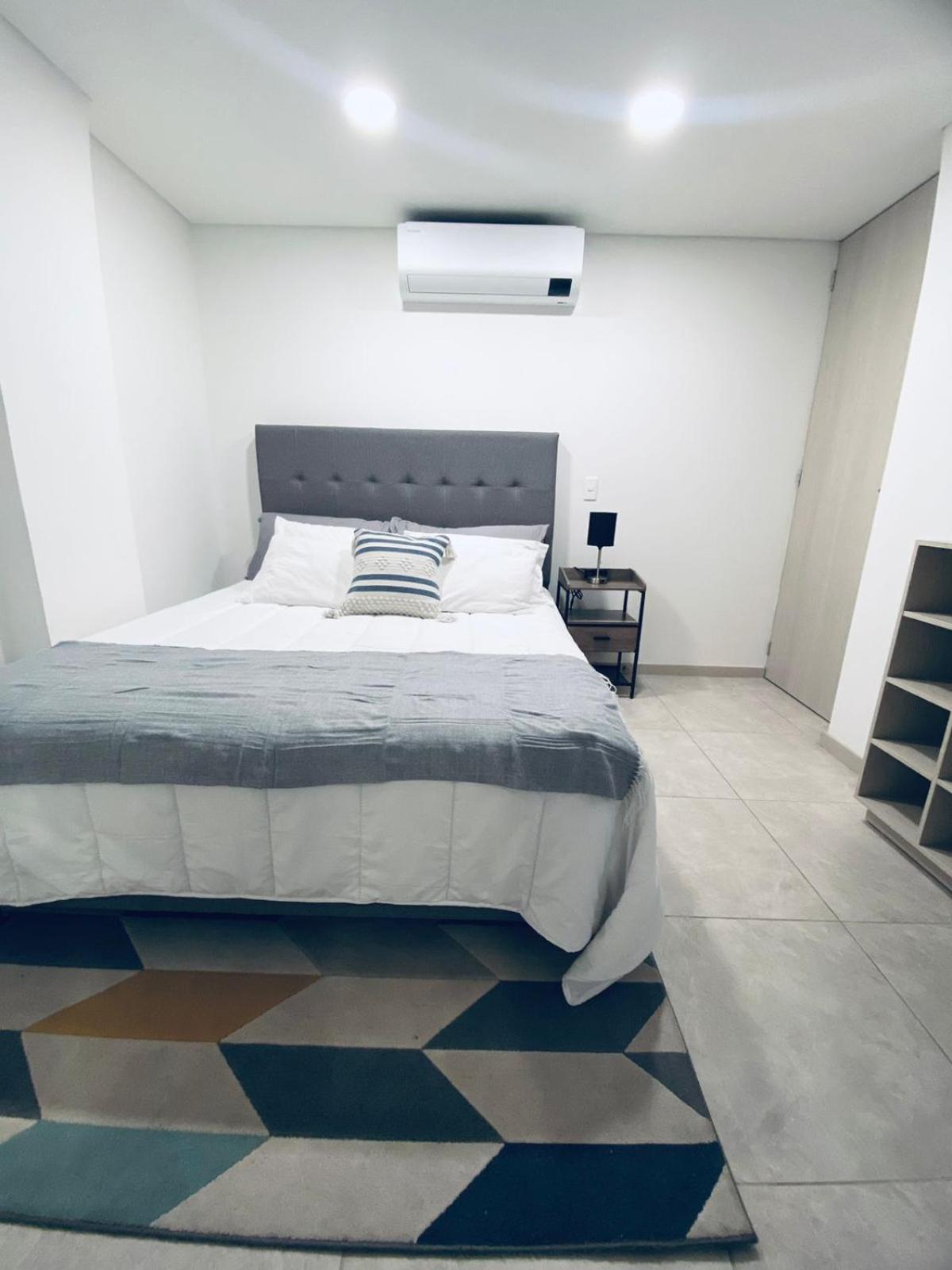 Parque Provenza And Lleras Minutes Away Apartment